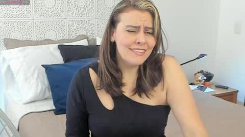 Snapshot of maxzy_star chatting on December 6, 5:55 pm Victoria online show from December 6, 5:55 pm