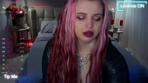 Maya Mils online show from March 11, 1:05 am