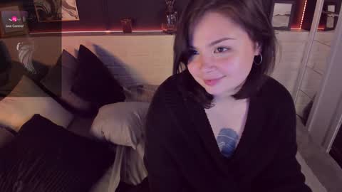 Snapshot of maya_muse chatting on December 14, 3:36 pm Woman online show from December 14, 3:36 pm