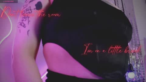 Snapshot of maya_muse chatting on January 20, 8:52 am Woman online show from January 20, 8:52 am