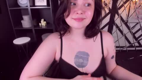 Snapshot of maya_muse chatting on March 2, 7:56 pm Woman online show from March 2, 7:56 pm