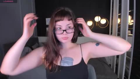 Snapshot of maya_muse chatting on November 15, 3:19 pm Woman online show from November 15, 3:19 pm