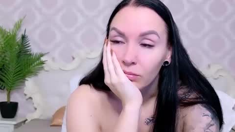 Snapshot of mayacruise chatting on November 20, 8:25 am MayaCruise online show from November 20, 8:25 am