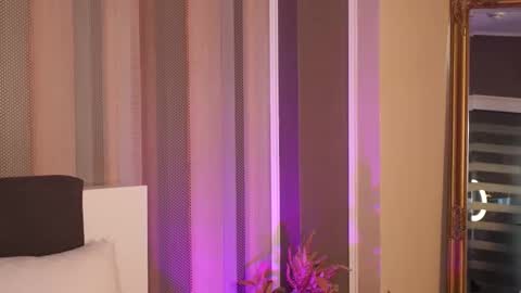 Snapshot of mayamusee chatting on November 1, 5:53 am Maya online show from November 1, 5:53 am