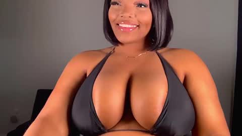 MayBabi online show from December 3, 8:39 pm