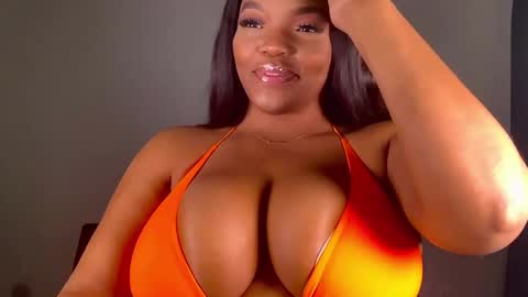 MayBabi online show from December 31, 2:14 pm