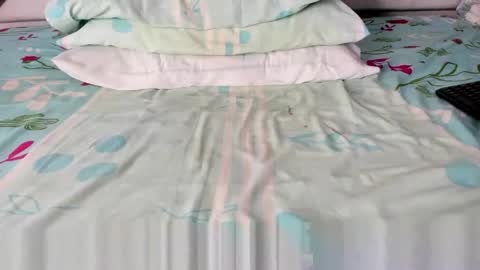 Snapshot of maybelline_666 chatting on November 27, 9:17 pm Maybelline69 online show from November 27, 9:17 pm