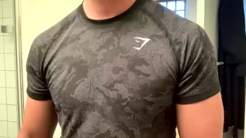 Snapshot of mcr8080 chatting on December 30, 3:02 pm mcr8080 online show from December 30, 3:02 pm