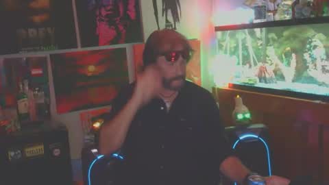 Snapshot of mdtpoker chatting on November 19, 12:21 am Poker online show from November 19, 12:21 am