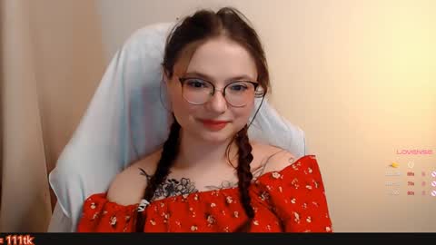 Snapshot of me_hanna chatting on December 2, 11:18 pm Hanna online show from December 2, 11:18 pm