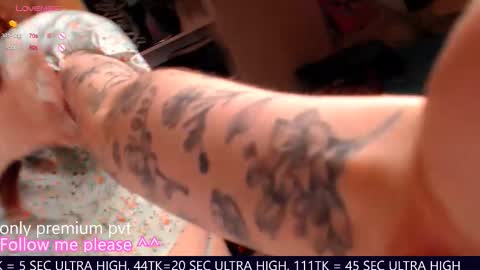 Snapshot of me_hanna chatting on November 29, 2:03 am Hanna online show from November 29, 2:03 am