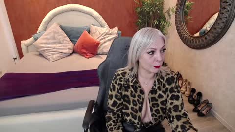 meamandax online show from January 11, 8:00 am