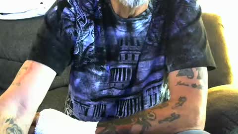 Snapshot of meathome3 chatting on December 27, 2:12 pm me at home online show from December 27, 2:12 pm