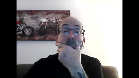 Snapshot of meathome3 chatting on February 21, 10:26 pm me at home online show from February 21, 10:26 pm