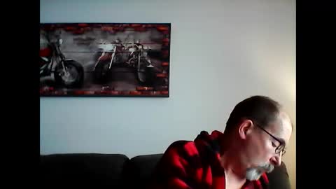 Snapshot of meathome3 chatting on March 8, 1:47 pm me at home online show from March 8, 1:47 pm