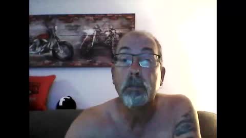 Snapshot of meathome3 chatting on September 20, 3:07 am me at home online show from September 20, 3:07 am