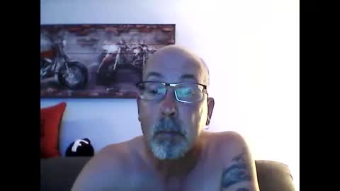 Snapshot of meathome3 chatting on September 27, 1:54 am me at home online show from September 27, 1:54 am