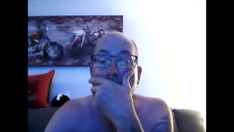 Snapshot of meathome3 chatting on October 3, 3:03 am me at home online show from October 3, 3:03 am