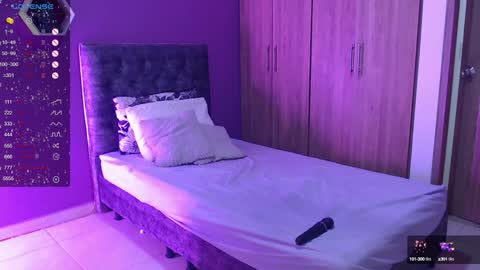 medelyn  Instagram mady evans13 online show from December 4, 8:51 pm