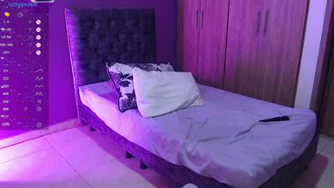 medelyn  Instagram mady evans13 online show from December 20, 11:58 pm