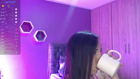 medelyn  Instagram mady evans13 online show from February 7, 11:34 pm