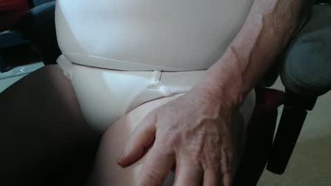 Snapshot of mee9090e900 chatting on September 17, 7:59 pm mee9090e900 online show from September 17, 7:59 pm