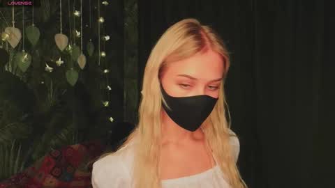 meeeewmeeeeow online show from November 23, 8:41 pm