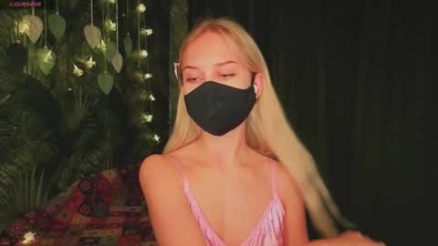 meeeewmeeeeow online show from November 27, 9:28 pm