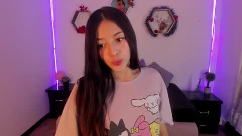 Snapshot of meelanny_ds chatting on December 23, 8:44 am online show from December 23, 8:44 am