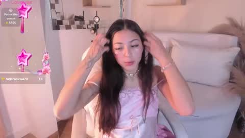 Snapshot of meelanny_ds chatting on February 23, 9:22 am online show from February 23, 9:22 am