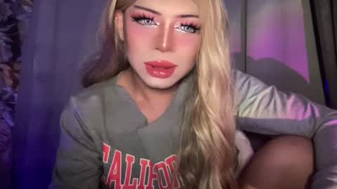 Snapshot of meetmehalfway888 chatting on September 13, 12:27 pm GODDESS OF ALL GODDESSES online show from September 13, 12:27 pm