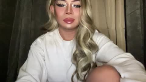 Snapshot of meetmehalfway888 chatting on October 11, 4:44 am GODDESS OF ALL GODDESSES online show from October 11, 4:44 am