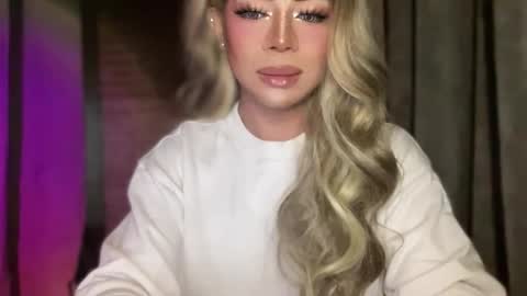 Snapshot of meetmehalfway888 chatting on December 3, 4:38 pm GODDESS OF ALL GODDESSES online show from December 3, 4:38 pm