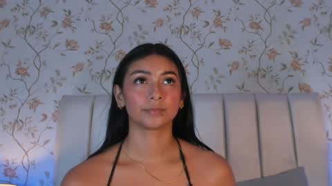 Carolina Paez online show from February 4, 1:45 am