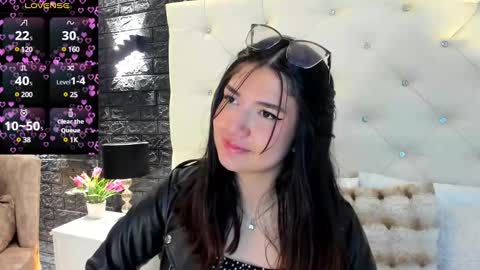     online show from January 25, 11:44 am