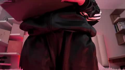     online show from February 20, 12:04 pm