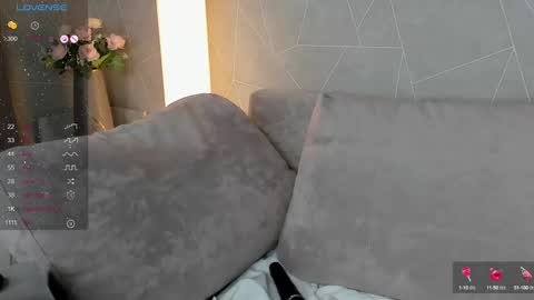 Snapshot of megan_violer chatting on December 5, 7:06 pm Megan Mon Fri 1600-2200pm Tue Wen Sat 0900-1600pm online show from December 5, 7:06 pm