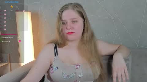 Snapshot of megan_violer chatting on December 11, 6:42 pm Megan Mon Fri 1600-2200pm Tue Wen Sat 0900-1600pm online show from December 11, 6:42 pm