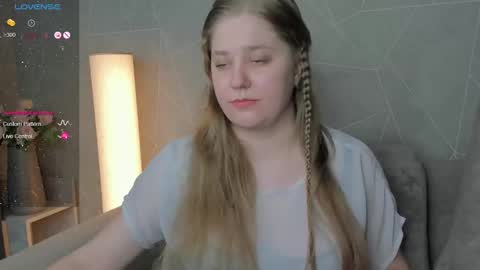 Snapshot of megan_violer chatting on December 12, 6:31 pm Megan Mon Fri 1600-2200pm Tue Wen Sat 0900-1600pm online show from December 12, 6:31 pm