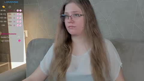 Snapshot of megan_violer chatting on December 23, 6:58 pm Megan Mon Fri 1600-2200pm Tue Wen Sat 0900-1600pm online show from December 23, 6:58 pm