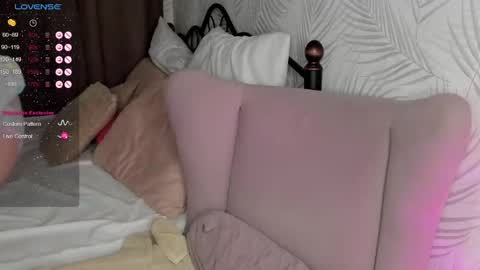 Snapshot of megan_violer chatting on December 27, 3:37 pm Megan Mon Fri 1600-2200pm Tue Wen Sat 0900-1600pm online show from December 27, 3:37 pm