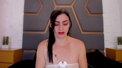 Snapshot of meganhofman chatting on November 6, 11:33 am Megan Hofman online show from November 6, 11:33 am