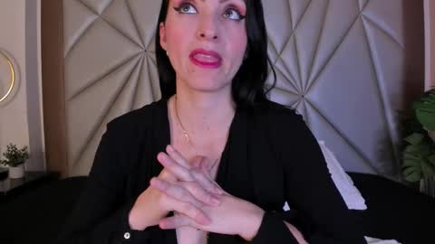 Snapshot of meganhofman chatting on November 29, 3:42 am Megan Hofman online show from November 29, 3:42 am