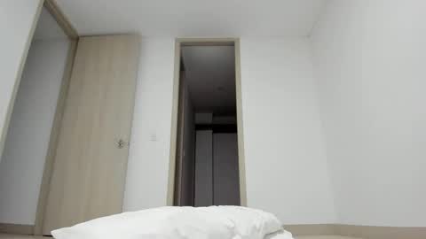 meganmir1 online show from September 14, 4:00 am