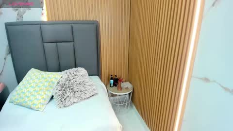 M E G A N  online show from November 22, 3:16 am