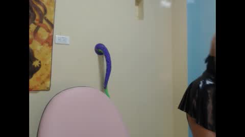 Snapshot of megara_love chatting on November 27, 7:38 pm megara_love online show from November 27, 7:38 pm