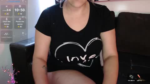 Snapshot of mel_raise chatting on January 22, 1:31 am mel raise online show from January 22, 1:31 am