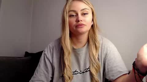 Melania online show from December 2, 7:27 pm