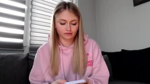 Melania online show from February 17, 3:20 pm