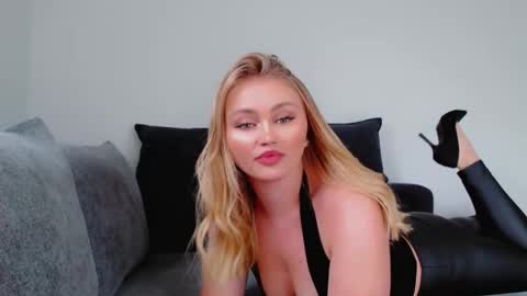 Melania online show from October 30, 10:49 am